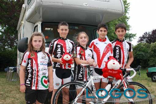 Busto Garolfo - Foto di gruppo per gli atleti del Pro Bike Junior 