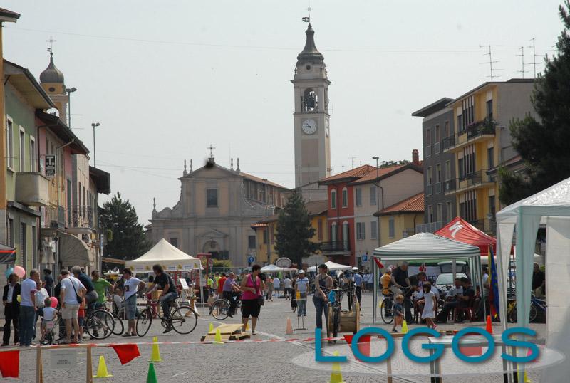 Castano Primo - Piazza Mazzini, teatro dei giochi di una volta