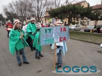 Carnevale 2011 - Cuggiono: pizza, puffi e coriandoli.1