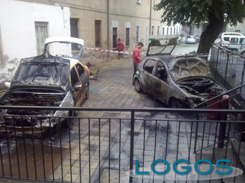 Robecchetto - Bruciate le due auto dei vigili urbani