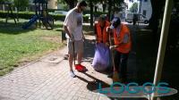 Castano Primo - Volontari al lavoro per pulire il parco di via Saragat1