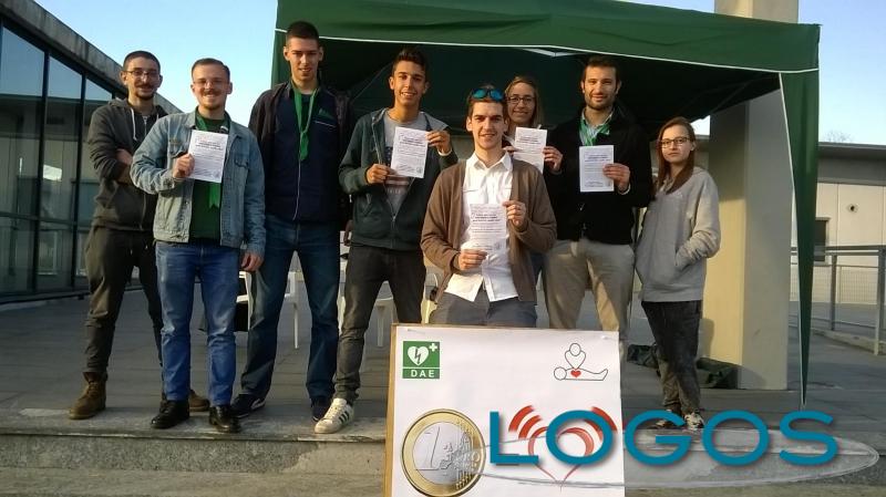 Castano Primo - I Giovani Padani raccolgono fondi per acquistare un defibrillatore