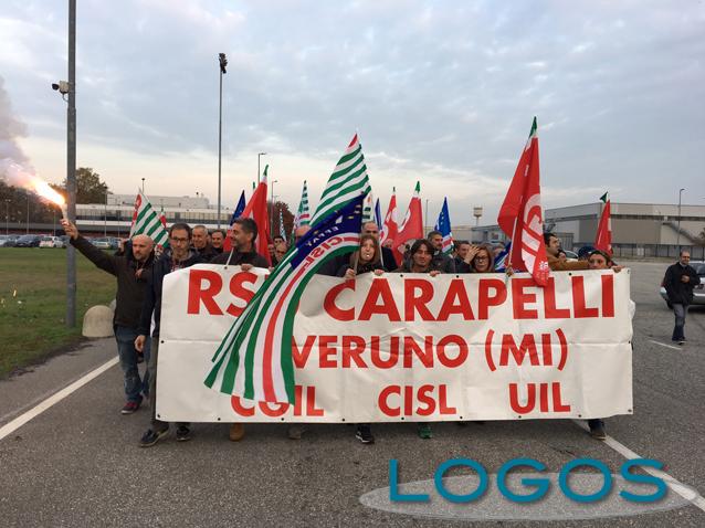 Inveruno - I lavoratori della Carapelli in corteo