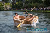 Turbigo - Barche di cartone per sfidarsi sul Naviglio.3