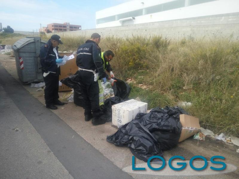 Cronaca - Controlli della Polizia locale sui rifiuti abbandonati (Foto internet)