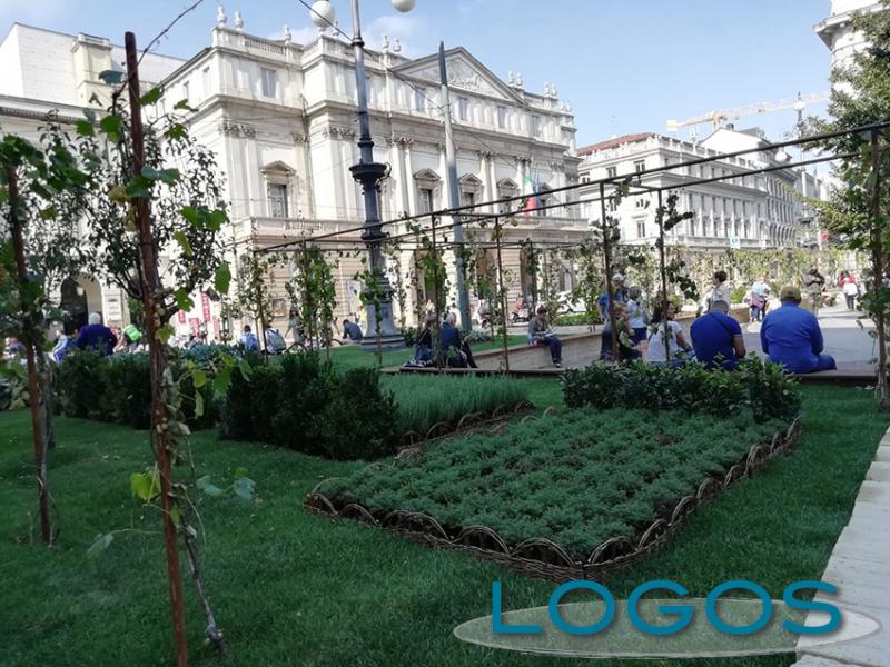 Milano - Un grande orto davanti alla Scala 