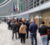 Milano - In coda per salire al 39° piano di Palazzo Lombardia 