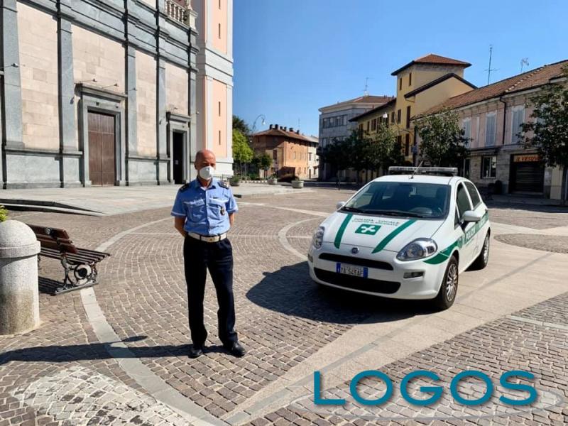 Arconate - La Polizia locale durante un controllo 