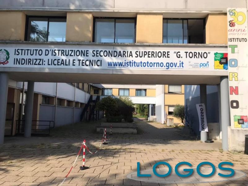 Scuola - L'istituto superiore 'Torno' di Castano (Foto d'archivio)