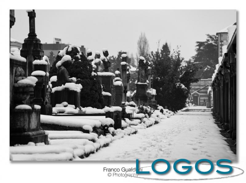 Milano - La neve avvolge il Cimitero Monumentale (Foto Franco Gualdoni)