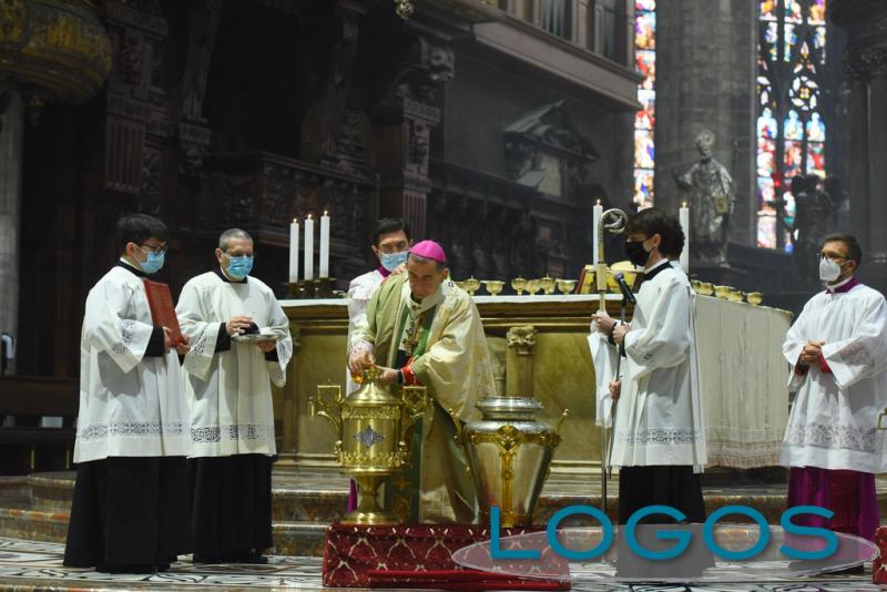 Milano - L'Arcivescovo Delpini benedice il Crisma
