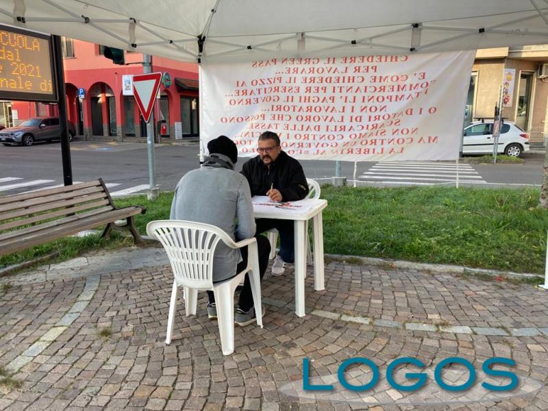 Busto Garolfo - Marcello Manno al lavoro fuori 