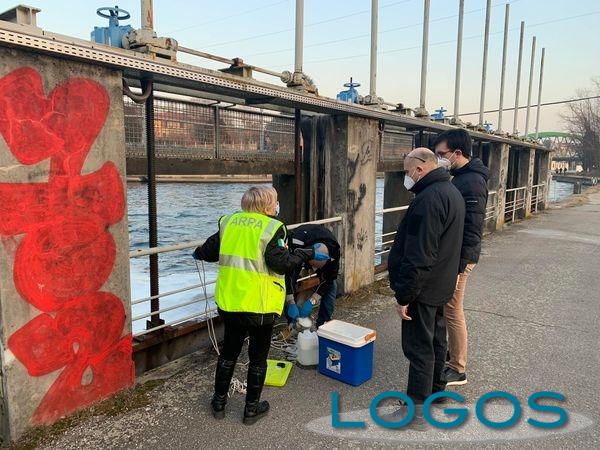 Turbigo - Schiume nel Naviglio: sopralluogo di Arpa 