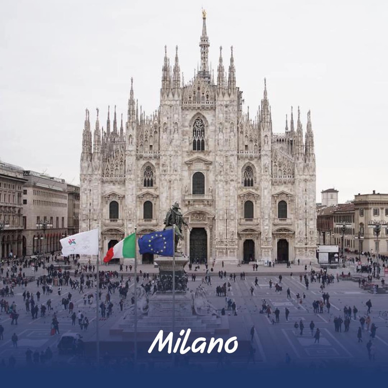 Milano - Bandiera olimpica in piazza Duomo a mille giorni dalle Olimpiadi