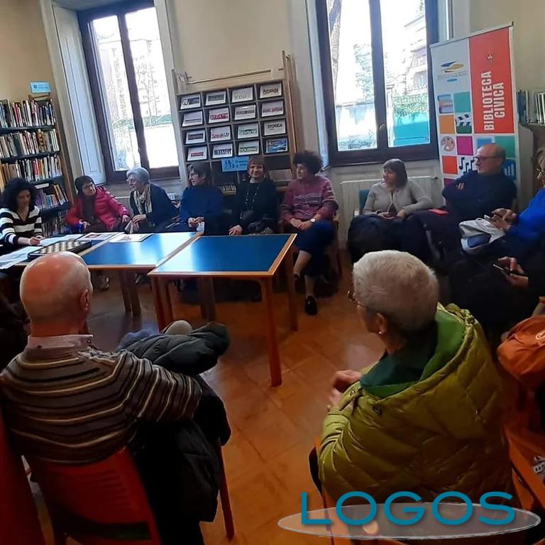 Legnano / Eventi - Anziani e giovani in biblioteca 