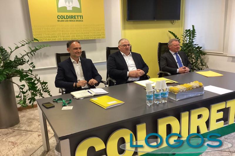 Lombardia - Assessore con Coldiretti, tavolo con relatori