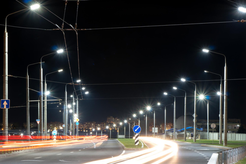 Strada generica con lampioni