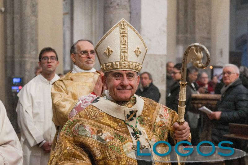 Sociale - L'Arcivescovo Mario Delpini si prapara a una celebrazione