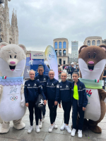 Milano - Giovani atlete con le mascotte olimpiche