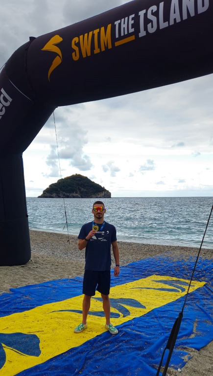 Cuggiono - Tommaso Vismara vince 'Swim the Island'