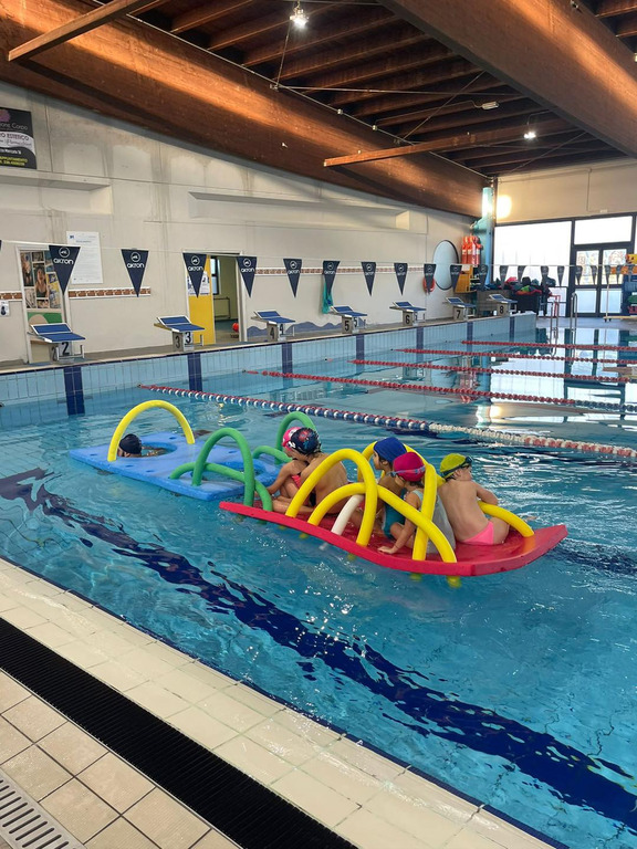 Busto Garolfo - Piscina comunale con attività per ragazzi