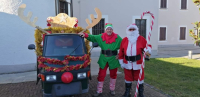 Castelletto - Babbo Natale con il suo elfo