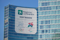 Milano - Palazzo della Regione con i loghi delle Olimpiadi