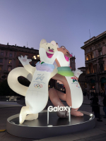 Milano - Le mascotte olimpiche in piazza Duomo